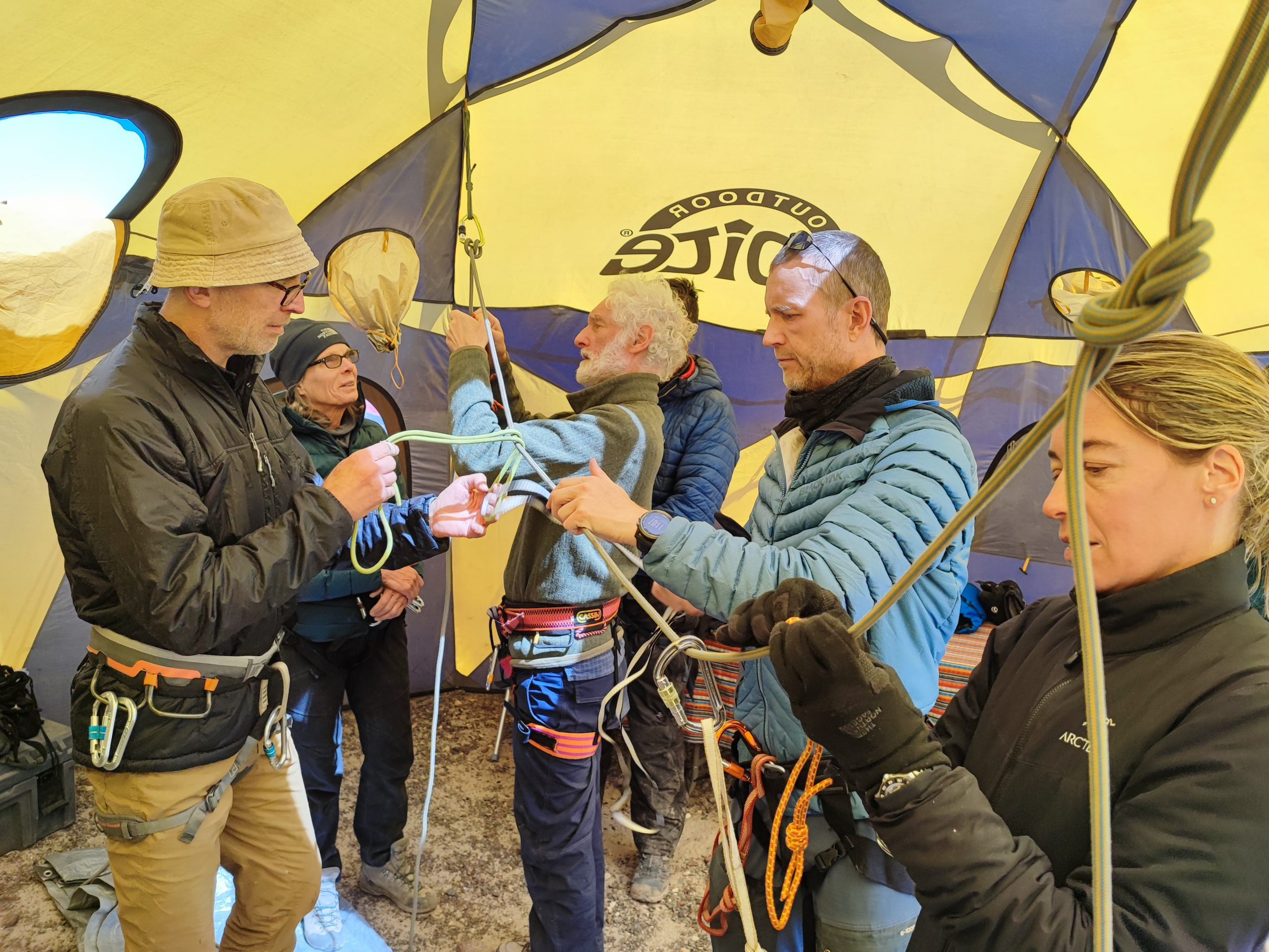 Equipo técnico esencial para ascender el Ojos del Salado