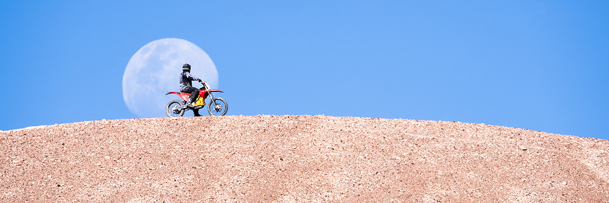 Athlete Jiří Zak on his Stark VARG EX electric motorcycle ascending the snowy slopes of the Ojos del Salado volcano.