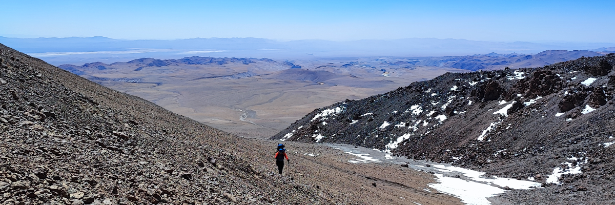Cumbre del Volcán Llullaillaco en los Andes.
