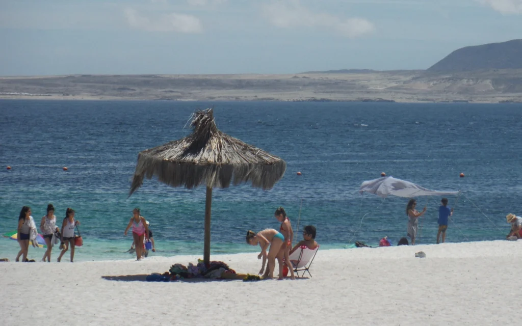 bahia-inglesa-atacama-ojos-del-salado-expedition