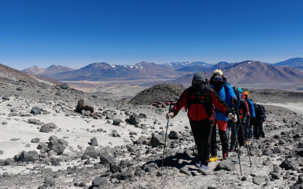 Trek por Arista Volcánica - Ojos del Salado Premium