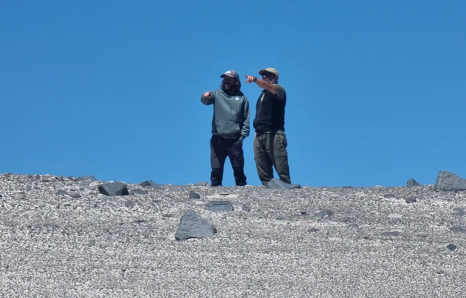 HME guides on the ground during a record attempt
